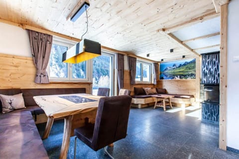 Seating area, Dining area