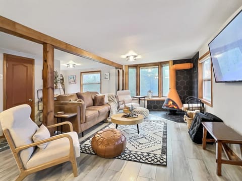 Maples Retreat - 2 Acres - Fireplace House in Cattaraugus