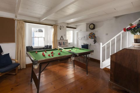 Billiard, Game Room