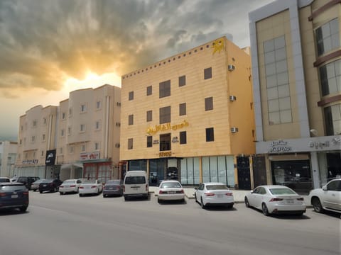 Property building, Neighbourhood, Street view, Location, Parking