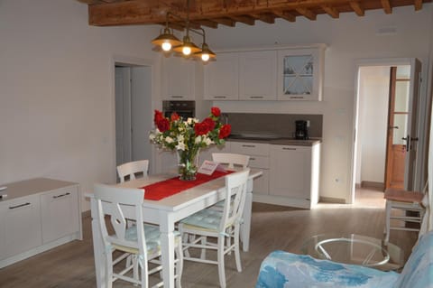 Le Bozze "Casa Olivo"con piscina, WI-FI Apartment in Tuscany