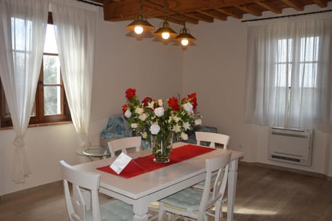 Le Bozze "Casa Olivo"con piscina, WI-FI Apartment in Tuscany