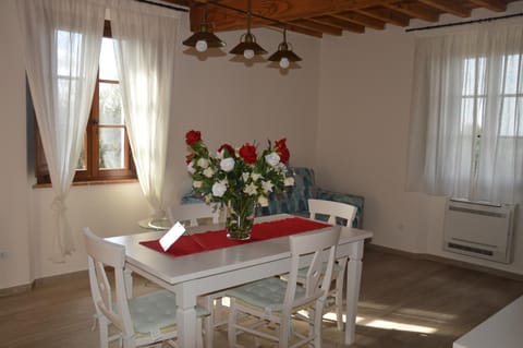 Le Bozze "Casa Olivo"con piscina, WI-FI Apartment in Tuscany