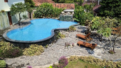 Swimming pool, Swimming pool