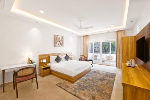 TV and multimedia, Photo of the whole room, Seating area, Bedroom