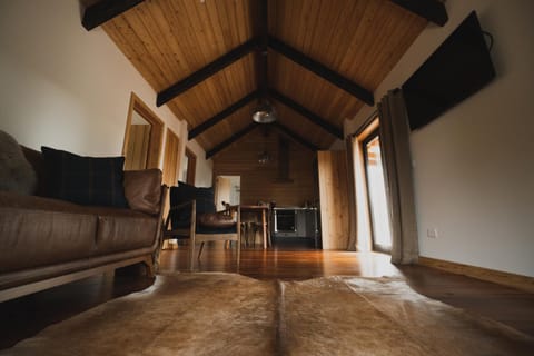 TV and multimedia, Kitchen or kitchenette, Living room, Seating area, Dining area