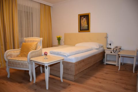 Photo of the whole room, City view