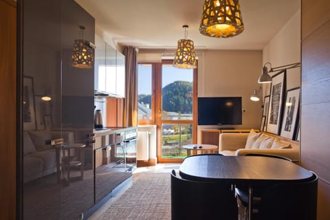 Communal lounge/ TV room, TV and multimedia, Living room, Seating area, Dining area
