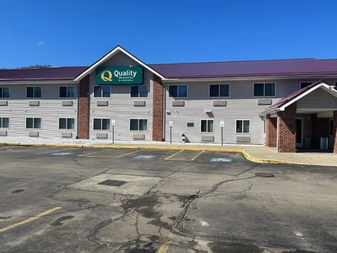 Property building, Day, Parking