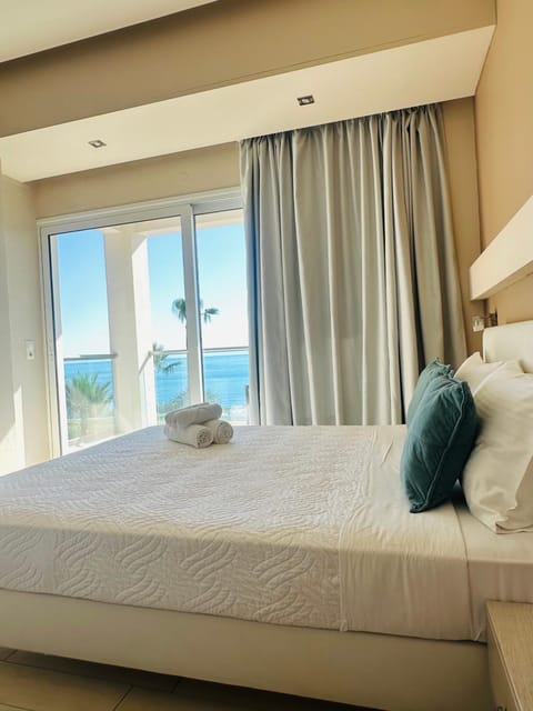 Bed, Photo of the whole room, Bedroom, Sea view, towels
