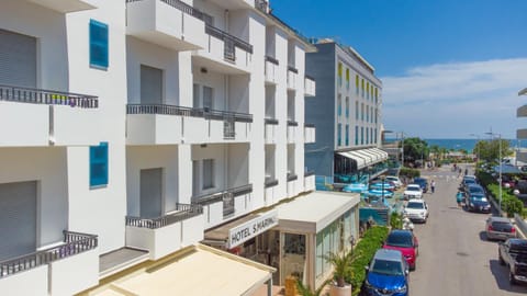 Sea view, Street view