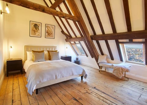 Bedroom, City view, Sea view