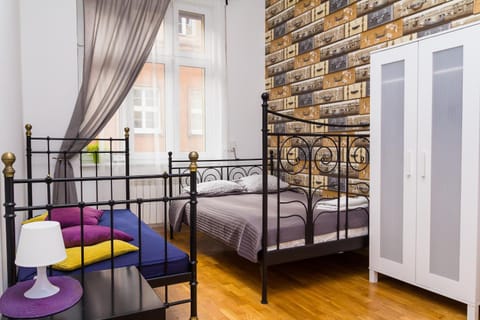 Spring, Bed, Day, Living room, Other, Photo of the whole room, Decorative detail, Seating area, Bedroom, On site