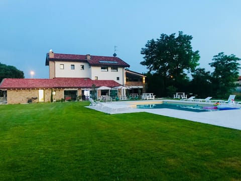 Property building, Garden, Swimming pool, Swimming pool