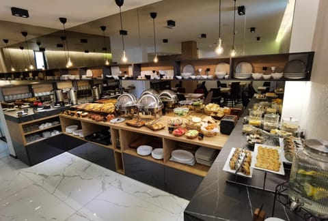 Food and drinks, Buffet breakfast