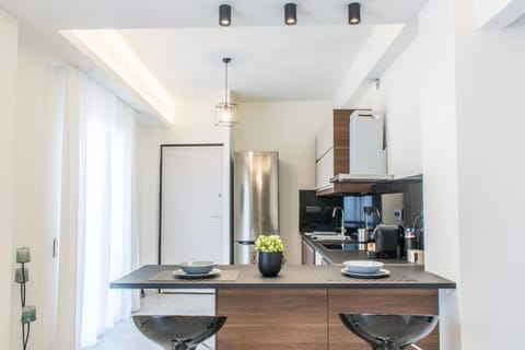 Coffee/tea facilities, Kitchen or kitchenette, Dining area, Communal kitchen