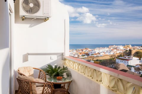 City view, Sea view
