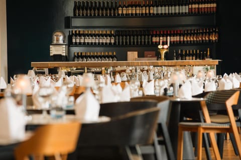 Restaurant/places to eat, Diving