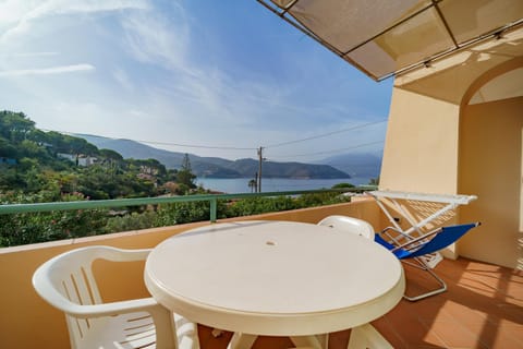 Day, Natural landscape, View (from property/room), Balcony/Terrace, Dining area, Sea view