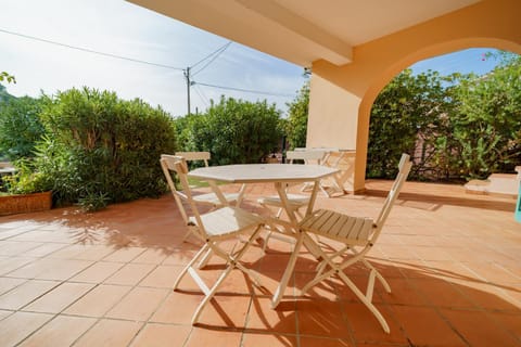 Patio, Garden, Dining area, Garden view