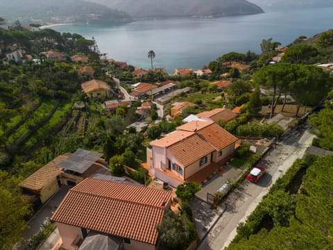 Property building, Day, Neighbourhood, Natural landscape, Bird's eye view, Mountain view, Sea view