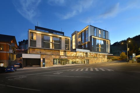 Property building, Facade/entrance, Neighbourhood, Bird's eye view, Street view
