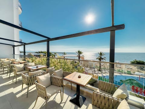 Restaurant/places to eat, Beach