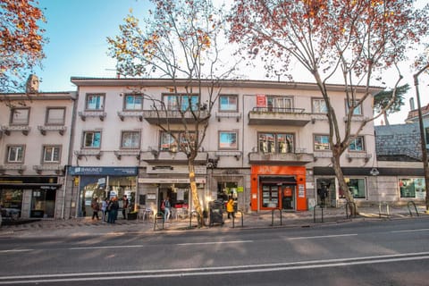 Restaurant/places to eat, Facade/entrance, Neighbourhood, Beach, Landmark view, Street view, Supermarket/grocery shop, Shopping Area