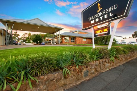 Property building, Facade/entrance, Logo/Certificate/Sign, Sunset
