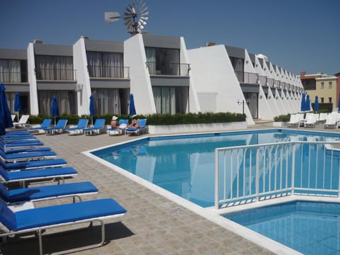 Facade/entrance, Swimming pool