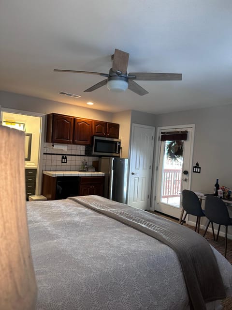 YoBee! Park Reservation Included! Heart of Yosemite - Homey Studios and Breakfast Apartment in Yosemite Park Way