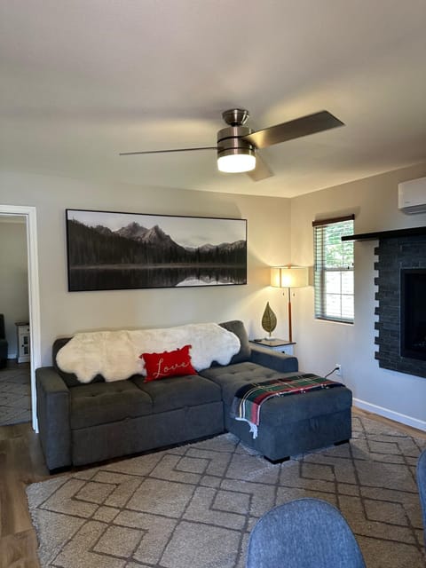 Living room, Seating area, fireplace