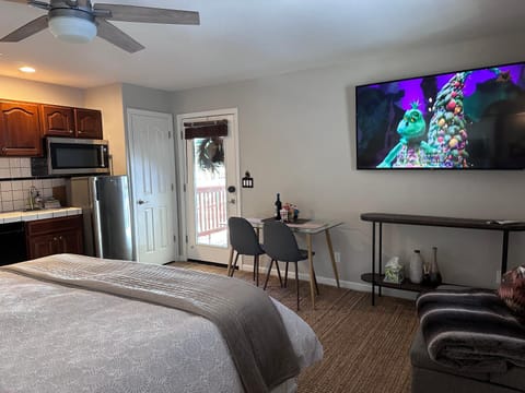 YoBee! Park Reservation Included! Heart of Yosemite - Homey Studios and Breakfast Apartment in Yosemite Park Way