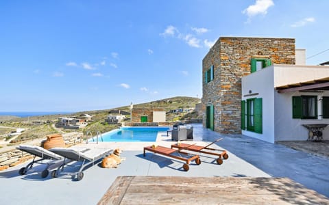 Property building, Sea view, Sea view, Swimming pool, sunbed