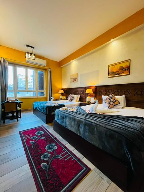 Bed, Living room, Photo of the whole room, Seating area, Bedroom