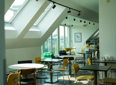 Property building, Lounge or bar, Breakfast