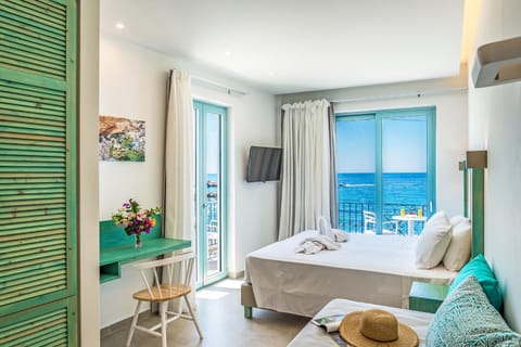 TV and multimedia, Photo of the whole room, Sea view
