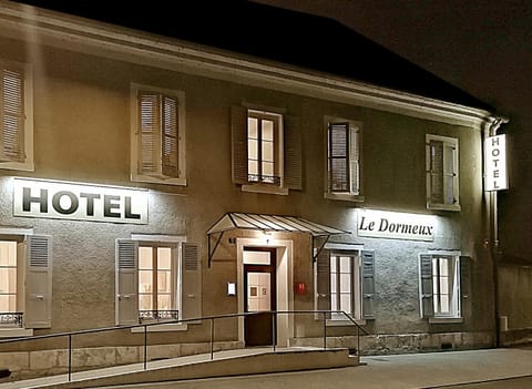Property building, Facade/entrance, Night