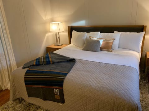 Loblolly Pines Adventure Cabin 4 King Cabin in Eureka Springs