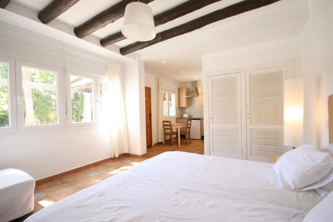 Bed, Photo of the whole room, Bedroom, wardrobe