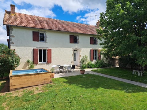 Property building, Patio, Garden, Balcony/Terrace, Swimming pool, Swimming pool