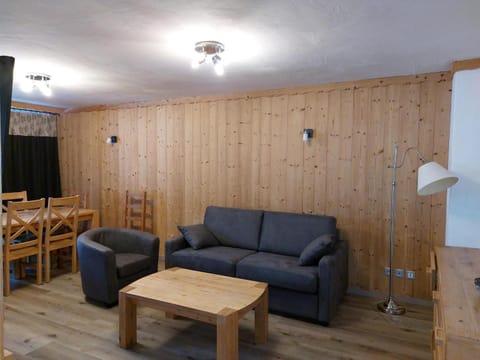Appartement skis aux pieds, 8 pers, idéal famille - FR-1-514-15 Apartment in Saint-Bon-Tarentaise