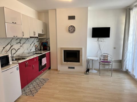 TV and multimedia, flat iron, kitchen