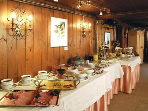 Restaurant/places to eat, Food, Continental breakfast