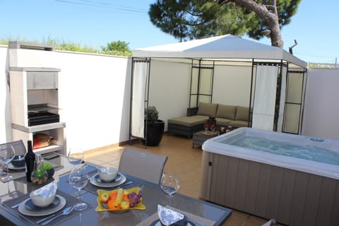 Patio, BBQ facilities, Balcony/Terrace