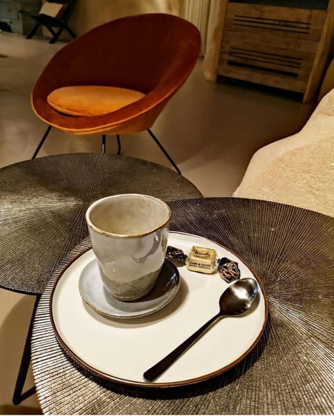 Coffee/tea facilities, Seating area