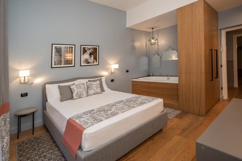 Photo of the whole room, Bedroom, Bath