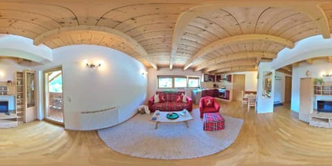 TV and multimedia, Kitchen or kitchenette, Living room, Seating area