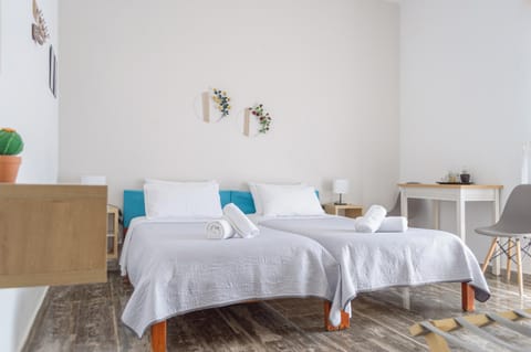 Bed, Decorative detail, Decorative detail, Bedroom, Area and facilities, Area and facilities, towels, towels