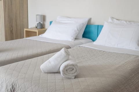 Bed, Decorative detail, Bedroom, Area and facilities, towels